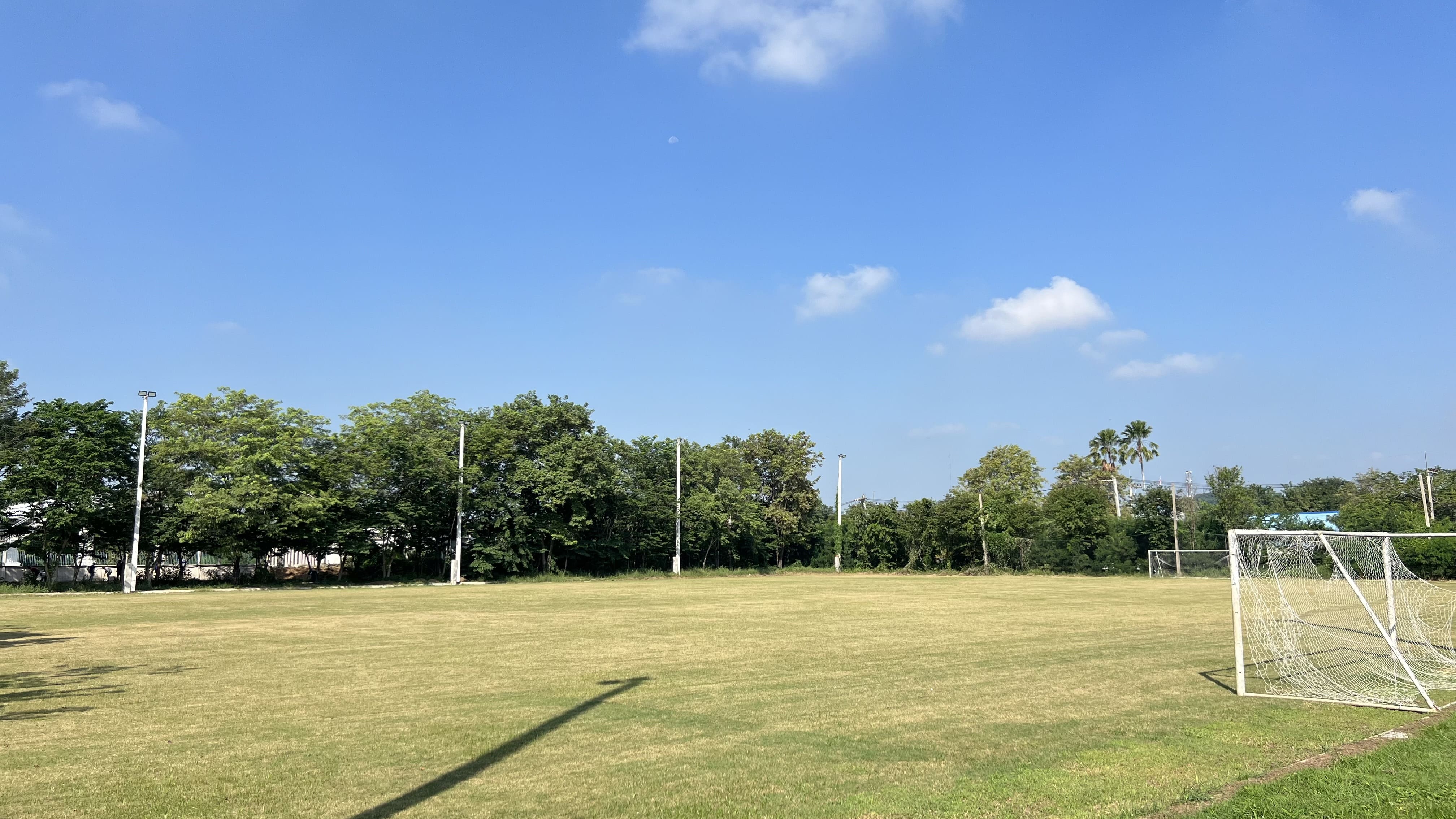 สนามฟุตบอล 1 (หน้าโรงเรียน)
