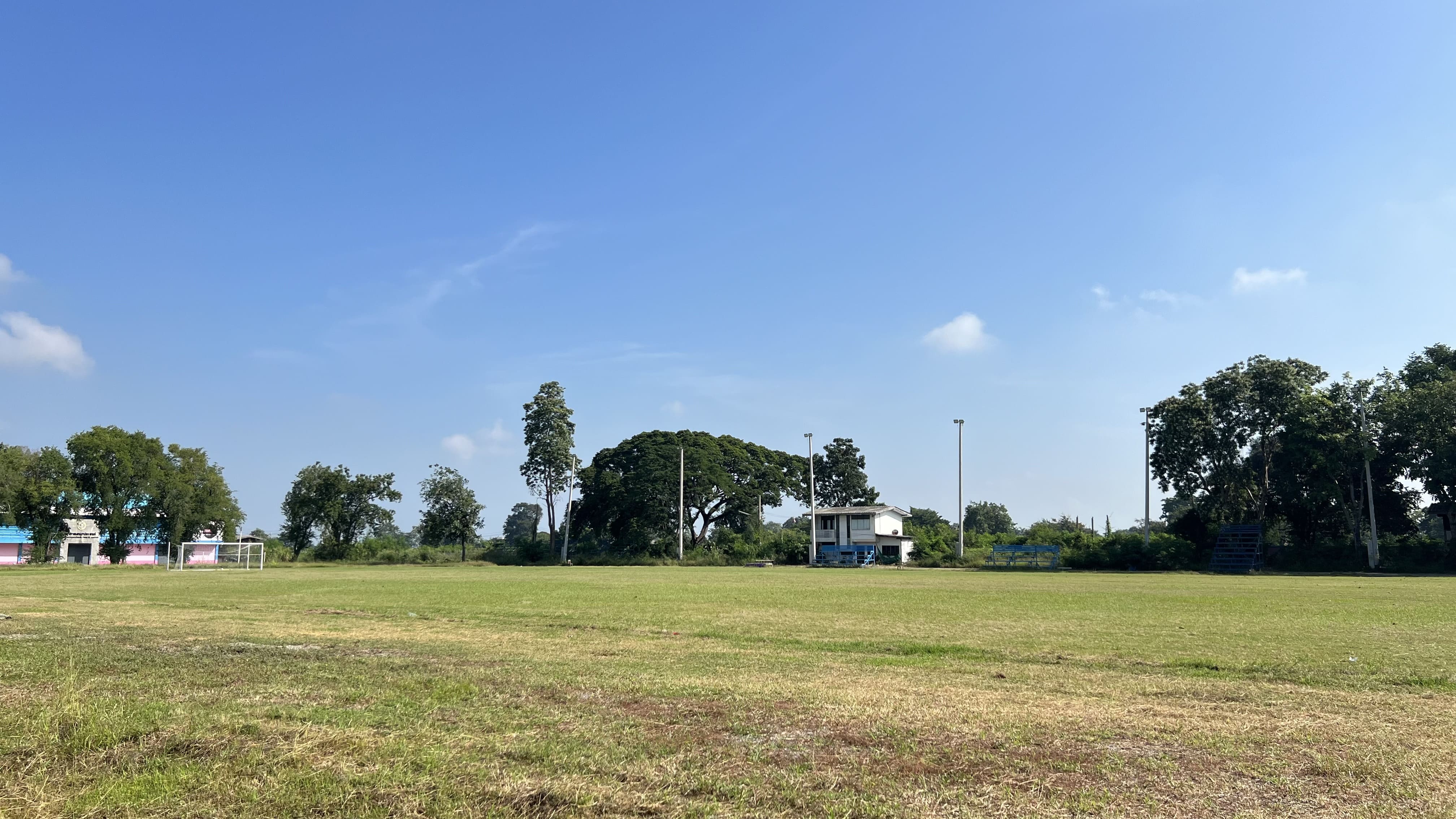 สนามฟุตบอล 2 (หลังโรงเรียน)